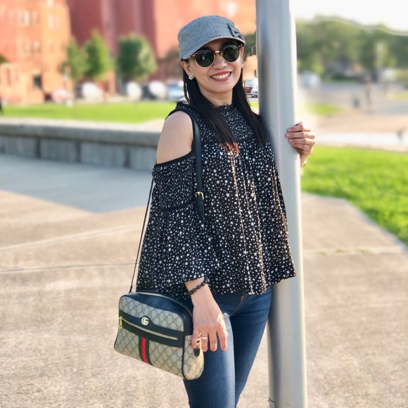 Meet your Posher! - Picture 5 of 5